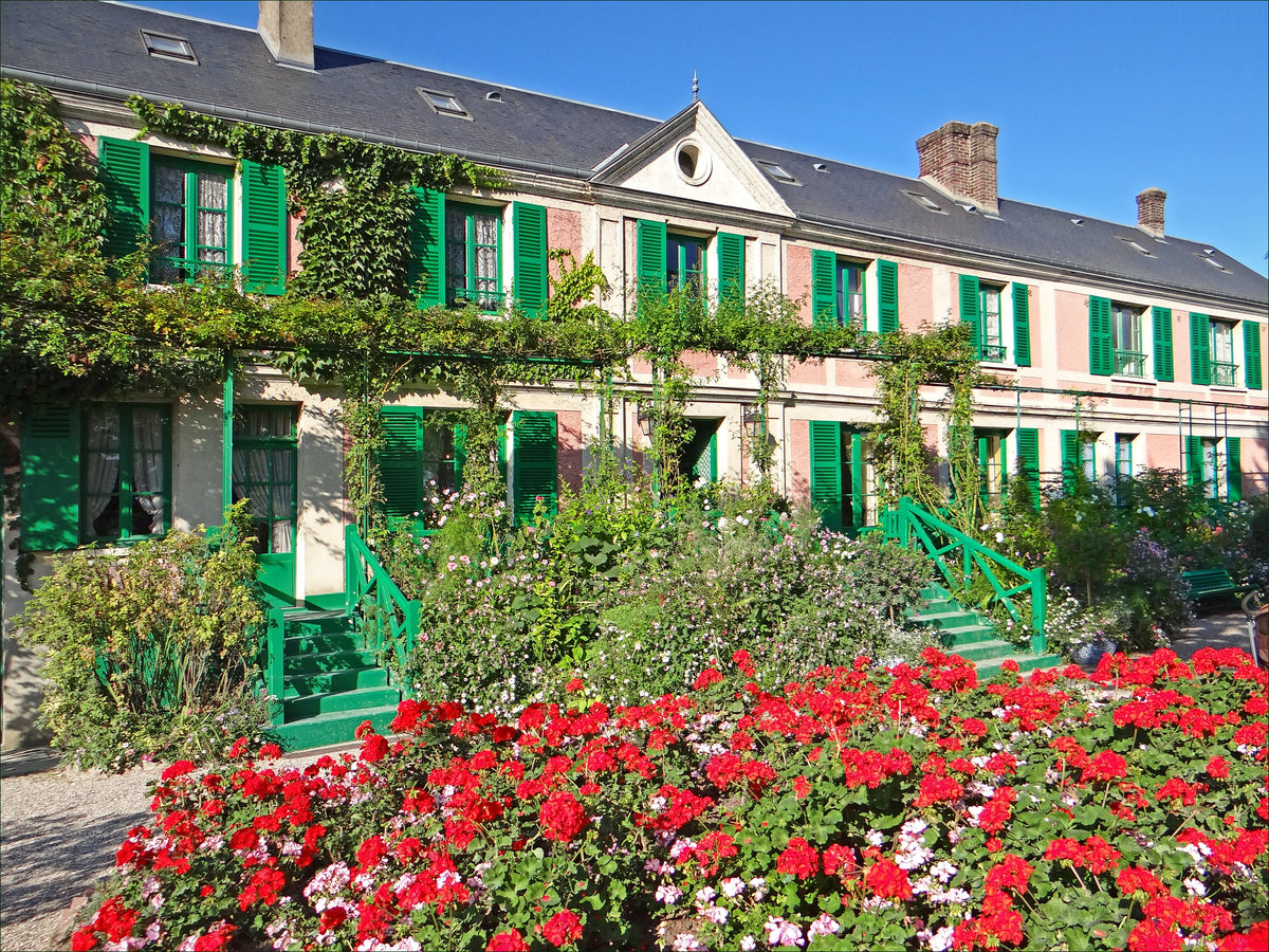 Maison de Claude Monet à Giverny vue depuis le jardin
