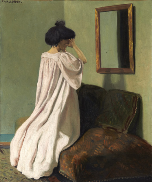 Gabrielle Vallotton kneeling in front of a mirror on the sofa in the studio on rue des Belles-Feuilles - Félix Vallotton